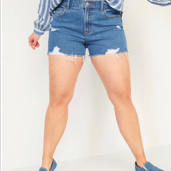 Old Navy Pants - Old Navy Boyfriend distressed jean shorts size women’s 6
